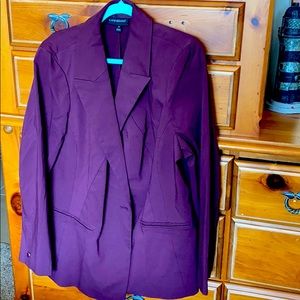Plum, pocketed, button cuffed suit jacket